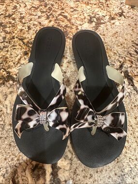 Guess Black Flip Flops with Animal-Print Straps and Bow 10 M So Cute!